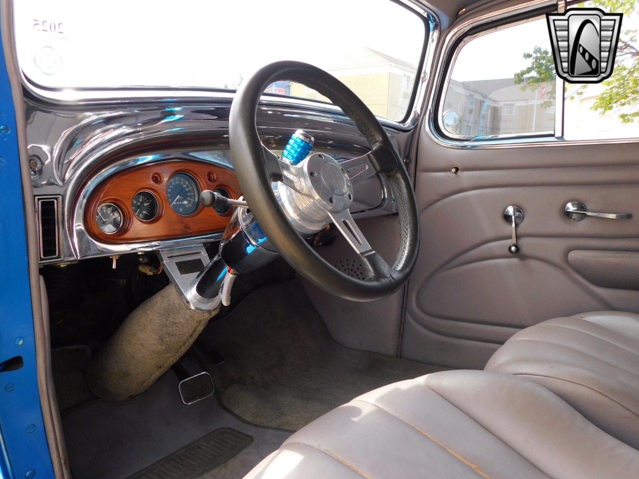 1934 Chevrolet Sedan 13